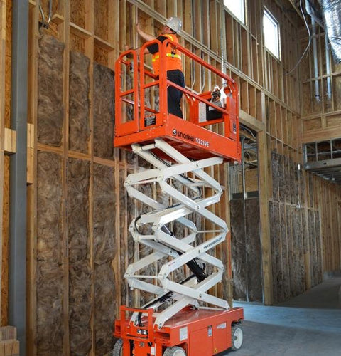 SCISSOR LIFT